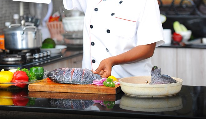 Minister Balaam closes Yalelo fish shop in Busia
