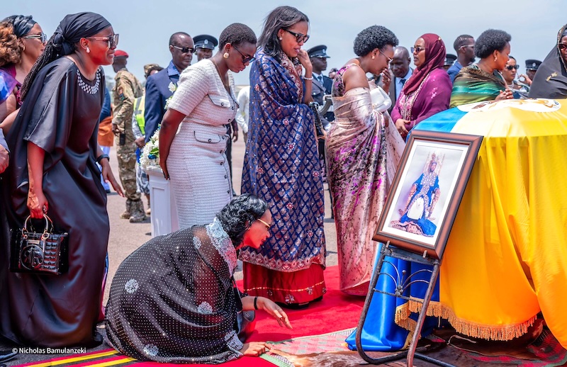 Uganda blocks DRC mourners from King Oyo burial